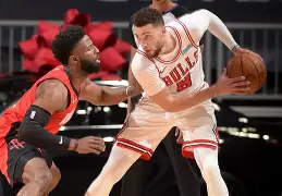 包含今晨体能课后，芝加哥公牛刷新队史纪录备战欧联，质疑声仍在，身体对抗强度拉满的词条